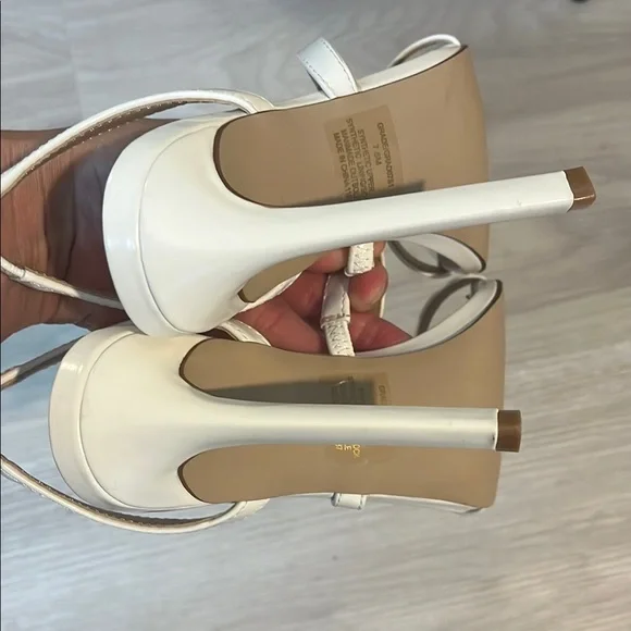 Steve Madden Cream Heels Strappy Sandals
Good condition - Picture 3 of 7